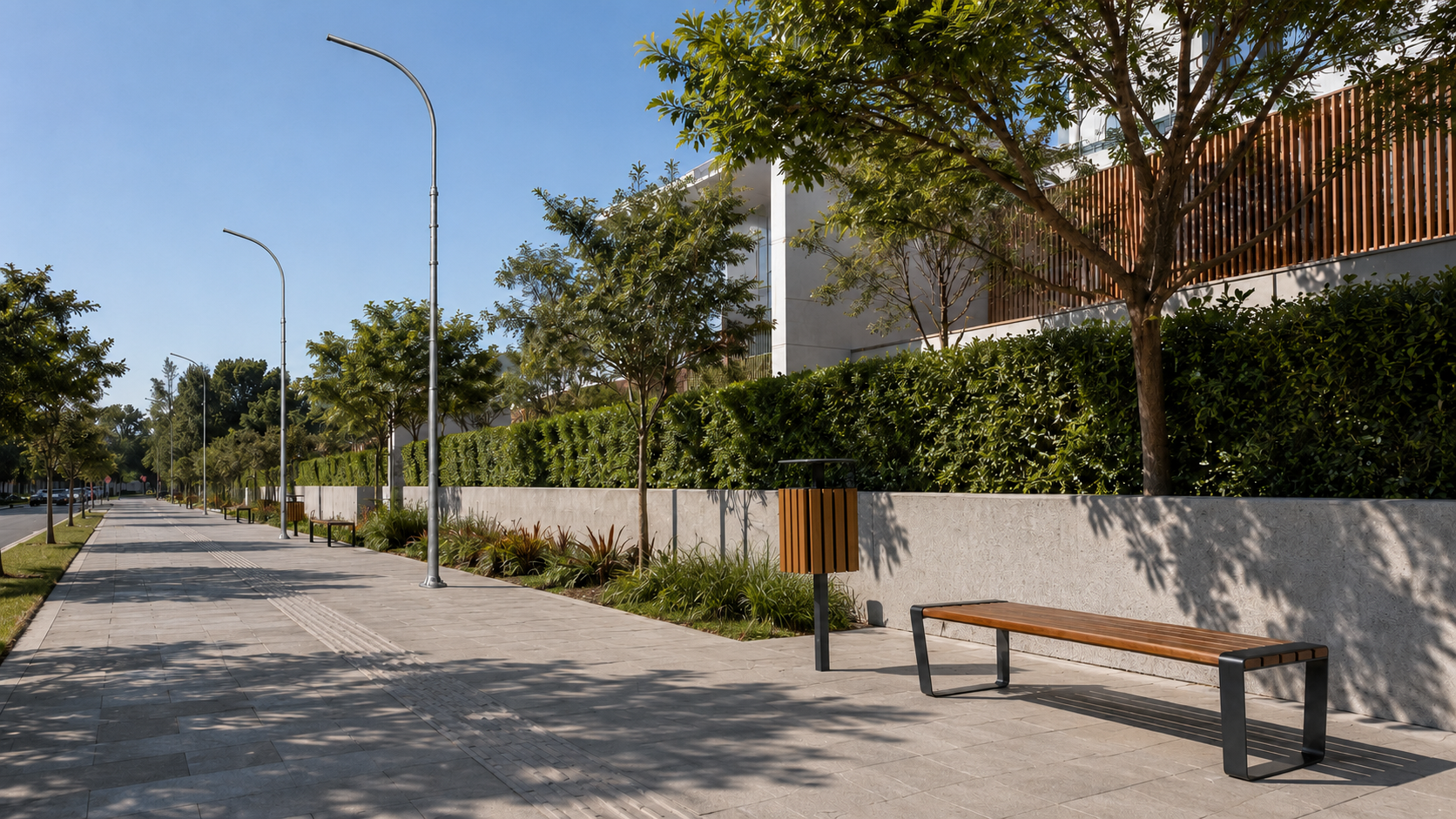 Mobiliário urbano e iluminação instalados em passeio público, imagem para artigo sobre licitações e especificação técnica